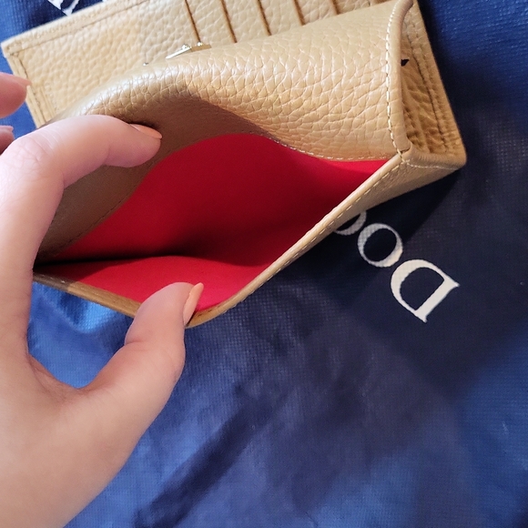 Dooney & Bourke Tan Pebble Grain Wallet - Picture 4 of 6